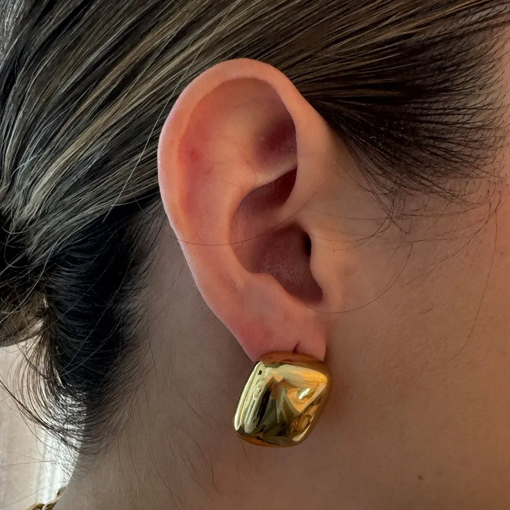 BOLD SQUARE GOLDEN EARRINGS