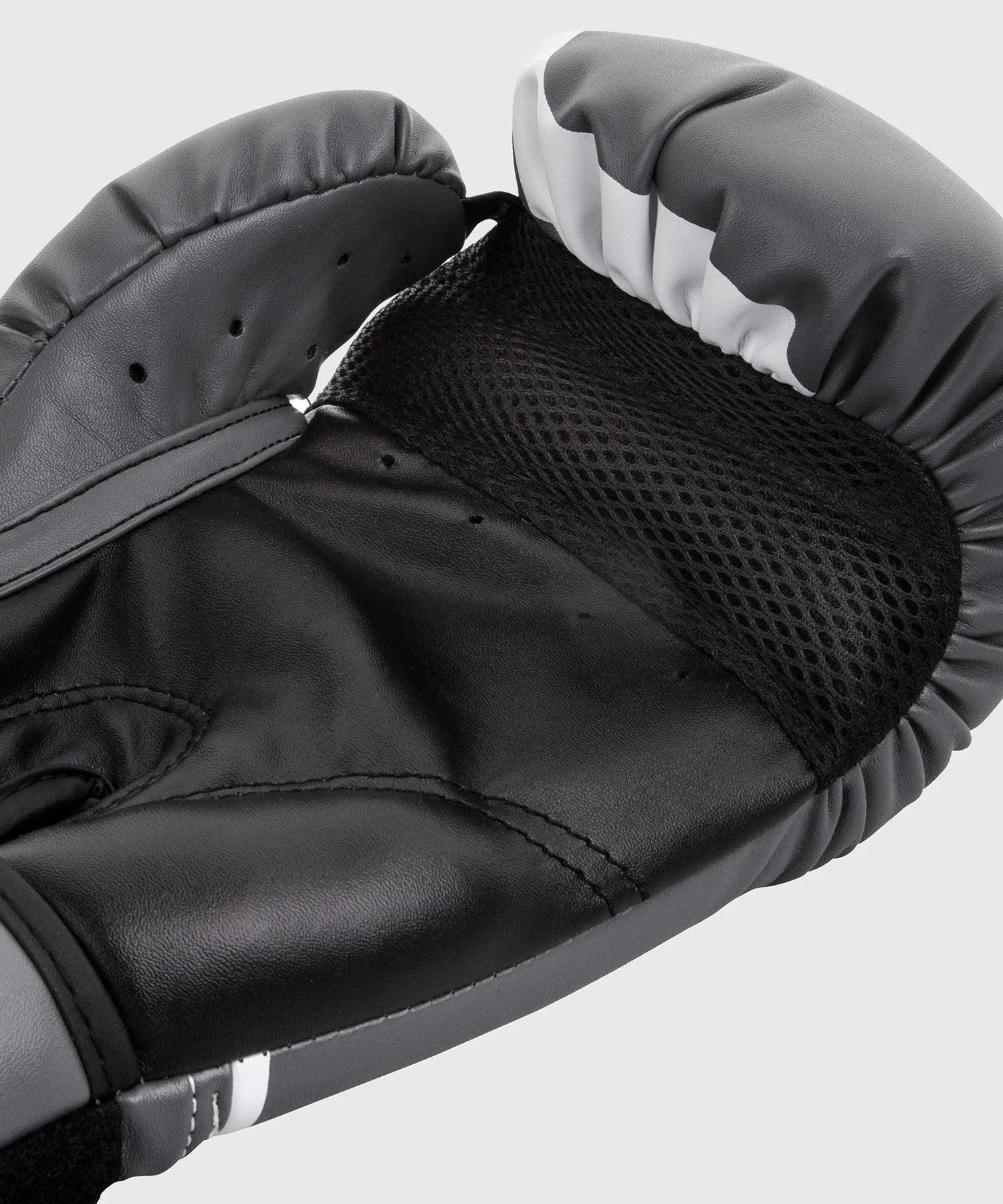 Guantes de Boxeo Venum Challenger 2.0 – Gris/Blanco-Negro